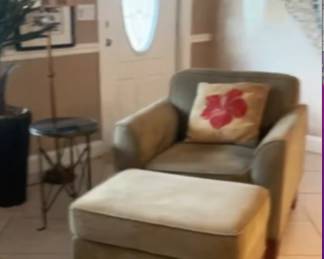 Living Rm Arm Chair Ottoman 