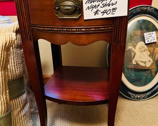 Mahogany Hepplewhite nightstand $40.00!