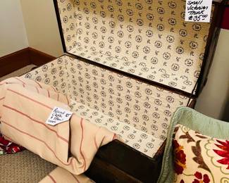 Victorian dome top trunk $35.00!