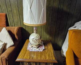 Vintage end table and lamp
