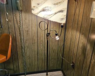 Amazing mid century modern floor lamp majestic style fiberglass shade