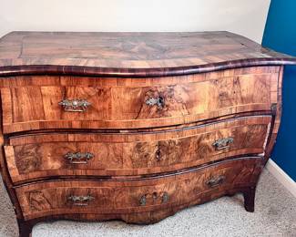 1700'S CHEST OF DRAWERS BOMBE NUTWOOD FROM GERMANY
