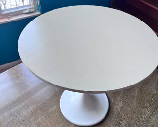 SMALL GERMANY WHITE ROUND WOOD TABLE