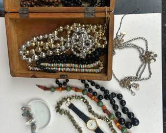 MANY PIECES OF FINER COSTUME JEWELRY