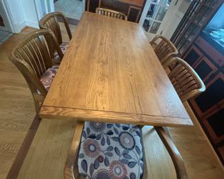 Beautiful Vintage Thomasville Founders (1977) Dining Table with 2 leaf extensions and 6 chairs.  also available with this set are matching china hutch and credenza.  see additional pictures