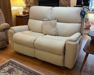 (1) Flex Steel Home manual Reclining Loveseat   64"Wx36"Dx42"H   $365