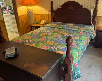 (12)  Full Bed w/Adjustable/Massaging Mattress   $295
