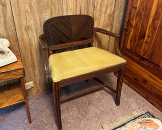 (23) Queen Bed   $195