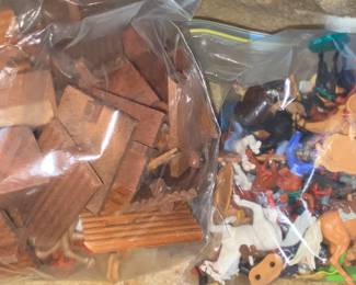Bagged frontier town figures and accessories 