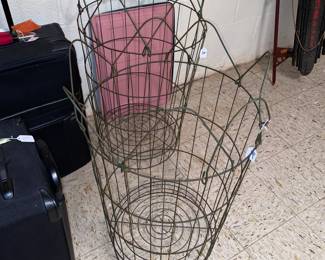 Wire laundry baskets 