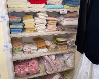 Loads of towels and bedding 