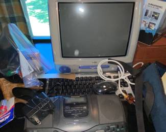 Vtg Apple Mac computer & keyboard