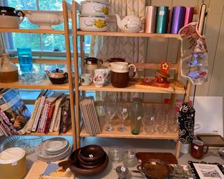 Assorted kitchen ware