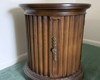 Hammary Davanti barrel table