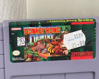 LOTS 402 - 408 ALL VINTAGE NINTENDO! SUPER NINTENDO DONKEY KONG COUNTRY GAME