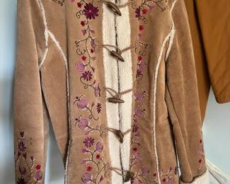 LOT 251 - 258 VINTAGE OUTERWEAR & CLOTHING VINTAGE LADIES COATS SPIEGEL LIZ CLAIBORNE LONDON FOG POLO RALPH LAUREN HILFIGER ST JOHNS BAY LEATHER SUADE