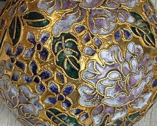 LOT 573 CLOISONNÉ ENAMEL GLASS & GOURD ORNAMENTS