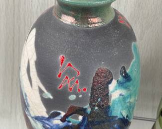 LOT 44 OF 788 POTTERY VASE