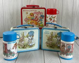 LOT 123 OF 788 VINTAGE METAL LUNCH BOXES HOLLY HOBBY STRAWBERRY SHORTCAKE
