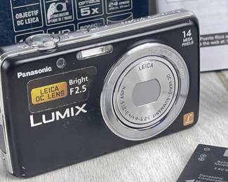 LOT 236 PANASONIC LUMIX DIGITAL CAMERA 14.1 MEGA PIXEL