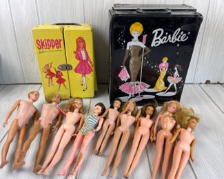 LOT 128 OF 788 VINTAGE BARBIE & SKIPPER CASES & DOLLS MATTEL