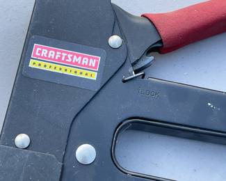 LOT 1067 CRAFTSMAN TOOLS STAPLE GUN