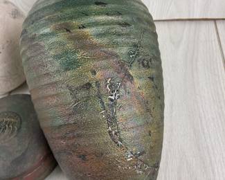 LOT 296 STUDIO ART POTTERY VASE CHECK OUT MANY MORE LOTS OF BEAUTIFUL HAND CRAFTED POTTERY!