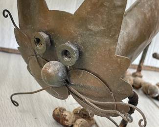 HERE'S ANOTHER ONE IN LOT 138 CAT ART KITTY FIGURINES METAL ART