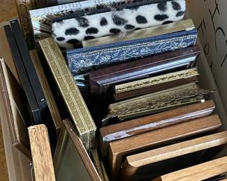 LOTS 316 - 319a MANY PHOTO FRAMES