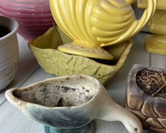 LOT 364 MANY MORE POTS IN THIS LOT! CERAMIC POTS MC COY HAEGER ROSEVILLE