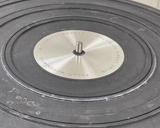 LOTS 391 - 409 VINTAGE ELECTRONICS GAMES NINTENDO & MORE! THIS PIECE IS IN LOT 396 REALISTIC LAB 440 AUTOMATIC TURN TABLE RECORD PLAYER VINYL LP 45