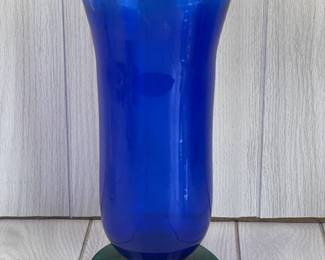 LOT 27 BLENKO 2 TONE HAND MADE GLASS FLOWER VASE