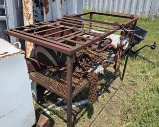 Fish fryer station
Cooking table station 