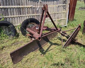 3 point grader 
Grade blade
Ripper blade