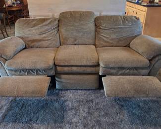 Dual reclining sofa