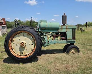John Deere 60 LP Tractor 
