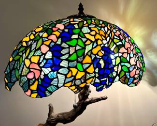 Stunning Tiffany-style stained glass tree table lamp