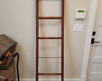 wood ladder (Missing rung)