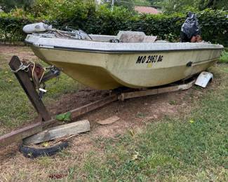 Power Cat Boat. 