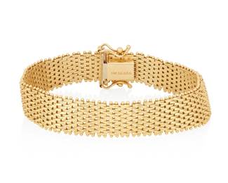 1069
A 14K Gold Bracelet
Of a flexible brick link design
Measures: 7 x 1/2 in.
22.8 grams gross
Estimate: $800 - $1,200