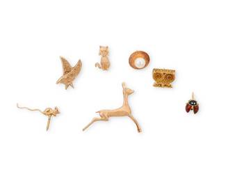 1114
A Group of Gold Tie Tacks
Including an owl, eagle, mouse, antelope, cat, ladybug and cultured pearl
7 pieces
Measures: 1/4 - 1 3/8 in.
15.2 grams gross
Estimate: $600 - $800