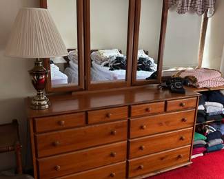 Dresser w/Mirror, Lamp