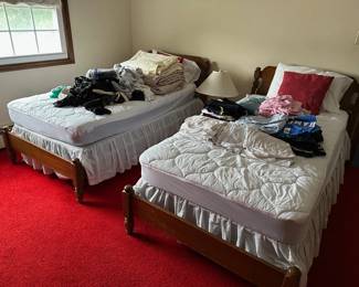 Twin Beds, Clothes