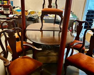 Queen Anne dining table with 2 leaves and 8 chairs