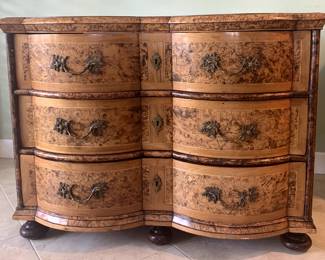 18th Century South German Baroque Walnut, Burr-Walnut and Grained Commode