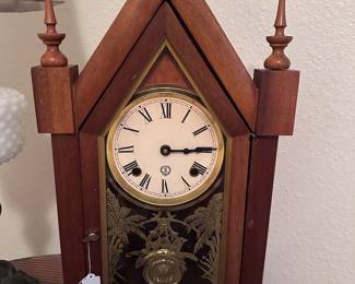 REGULADORA BATALHA MANTLE CLOCK. MADE IN PORTUGAL. 20TH CENTURY.