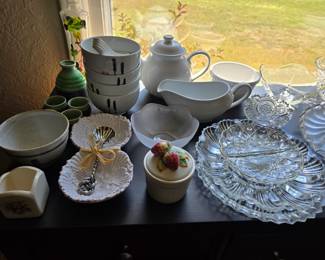 Kitchen Serving Pieces