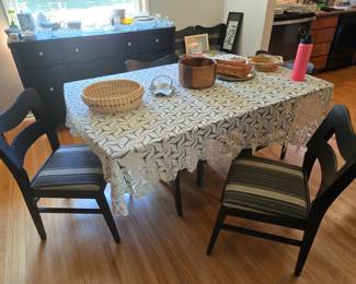 Dining Room Table & Chairs