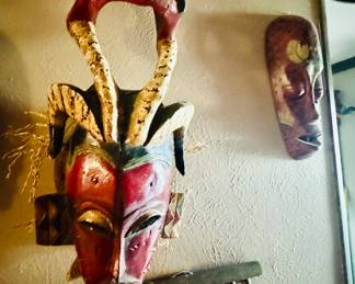 EXOTIC GURO TRIBE DOUBLE HORNED AFRICAN GURE seems to be HAND MADE IVORY COAST MASK