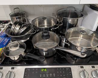 Cookware pots and pans 